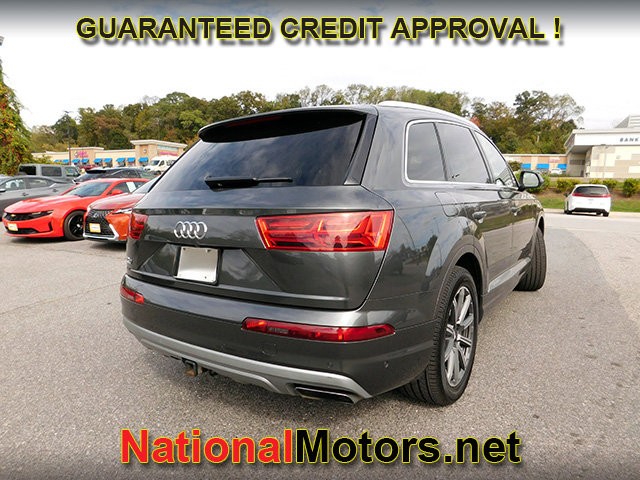 Audi Q7 Vehicle Full-screen Gallery Image 05