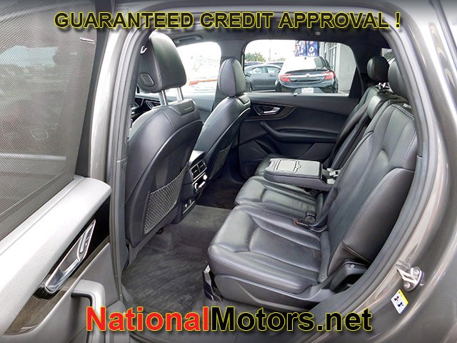 Audi Q7 Vehicle Full-screen Gallery Image 13