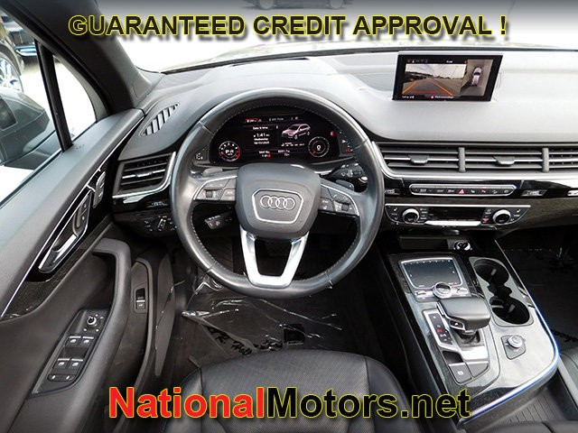 Audi Q7 Vehicle Full-screen Gallery Image 16