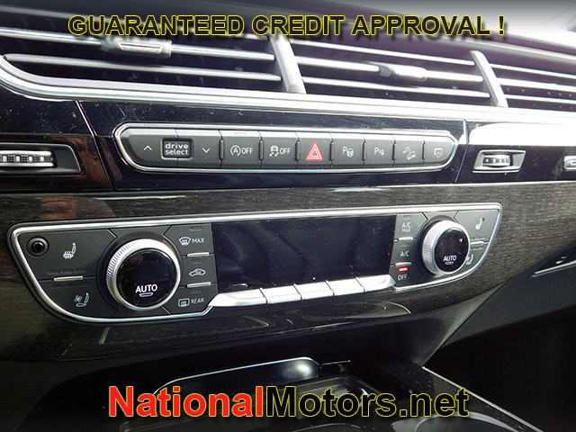 Audi Q7 Vehicle Full-screen Gallery Image 23