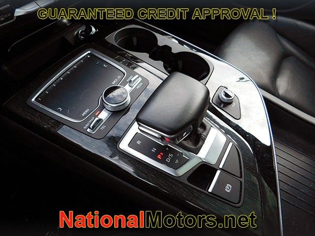 Audi Q7 Vehicle Full-screen Gallery Image 24