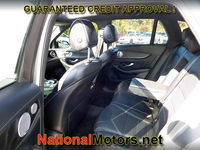 Mercedes-Benz GLC Vehicle Full-screen Gallery Image 12