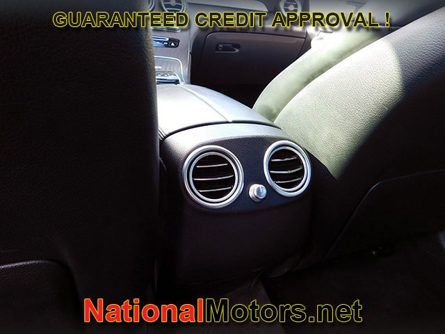 Mercedes-Benz GLC Vehicle Full-screen Gallery Image 13