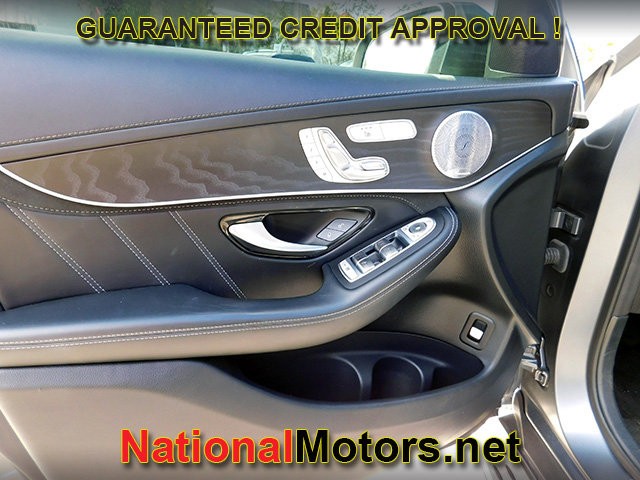 Mercedes-Benz GLC Vehicle Full-screen Gallery Image 15