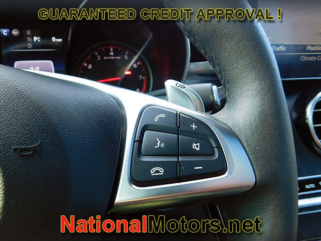 Mercedes-Benz GLC Vehicle Full-screen Gallery Image 24