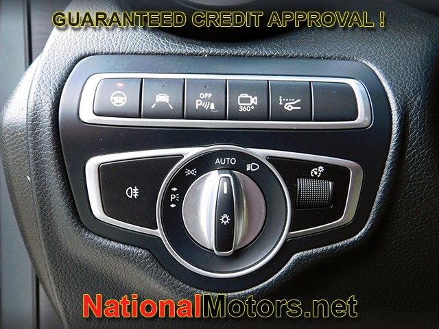 Mercedes-Benz GLC Vehicle Full-screen Gallery Image 27