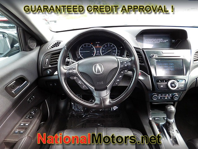 Acura ILX Vehicle Full-screen Gallery Image 09