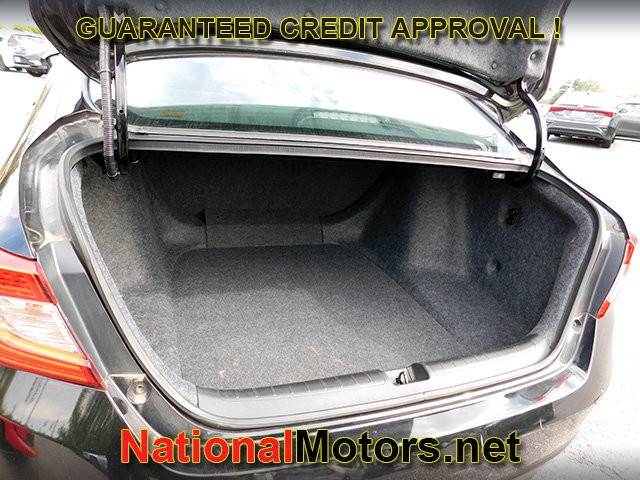 Honda Accord Sedan Vehicle Full-screen Gallery Image 05