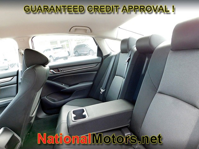 Honda Accord Sedan Vehicle Full-screen Gallery Image 07
