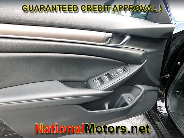 Honda Accord Sedan Vehicle Full-screen Gallery Image 09