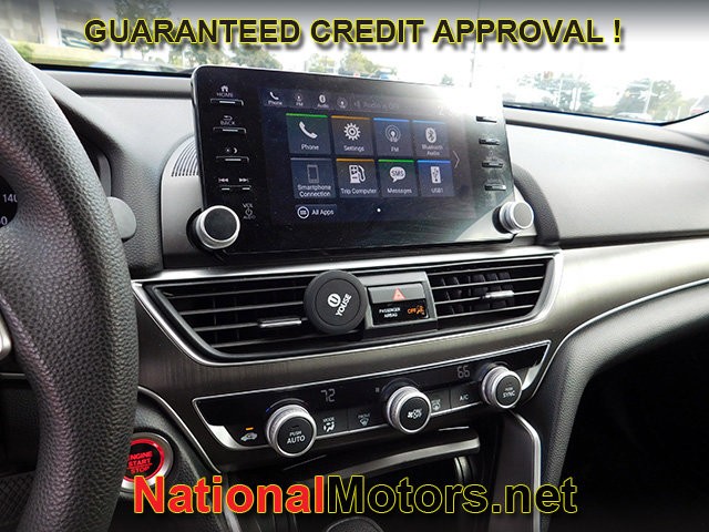 Honda Accord Sedan Vehicle Full-screen Gallery Image 11