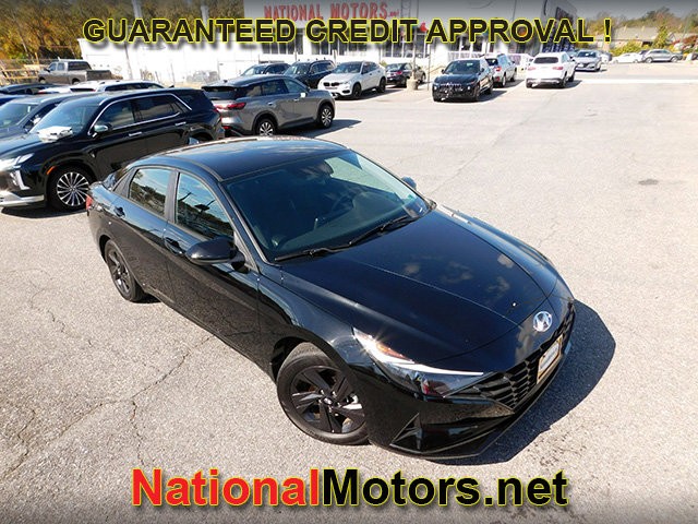 Hyundai Elantra Vehicle Full-screen Gallery Image 02