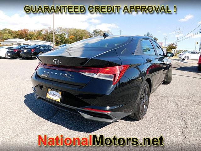 Hyundai Elantra Vehicle Full-screen Gallery Image 05