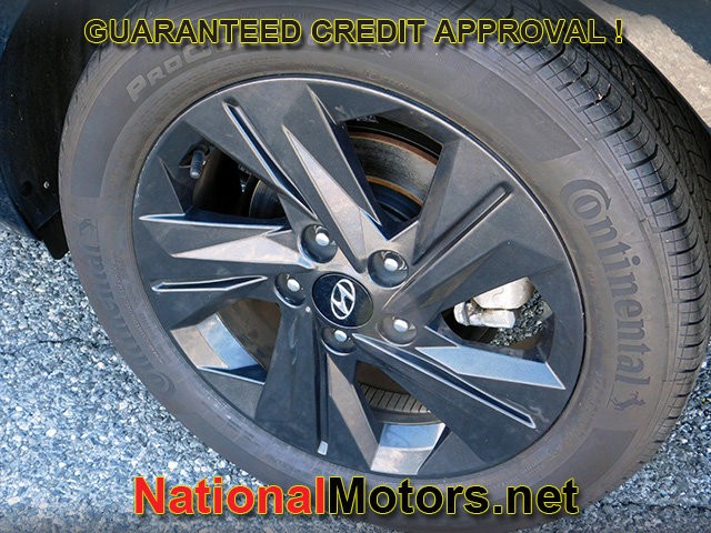 Hyundai Elantra Vehicle Full-screen Gallery Image 06