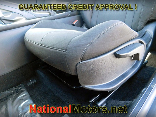 Hyundai Elantra Vehicle Full-screen Gallery Image 13