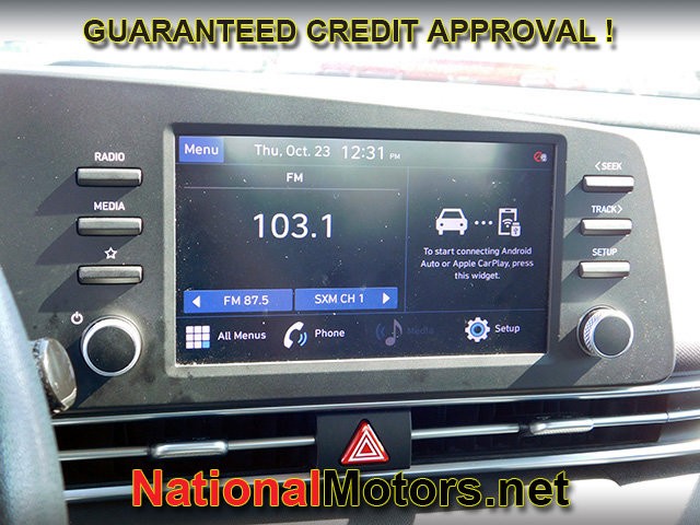 Hyundai Elantra Vehicle Full-screen Gallery Image 14