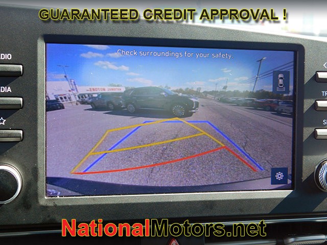 Hyundai Elantra Vehicle Full-screen Gallery Image 15