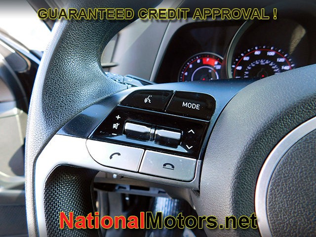 Hyundai Elantra Vehicle Full-screen Gallery Image 18