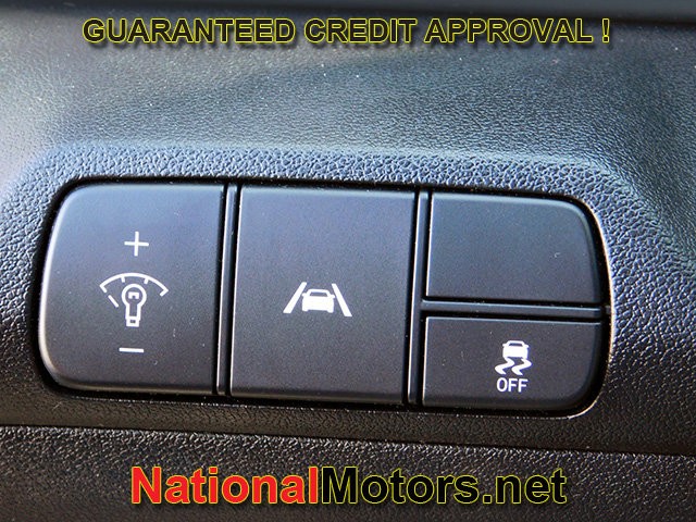 Hyundai Elantra Vehicle Full-screen Gallery Image 20