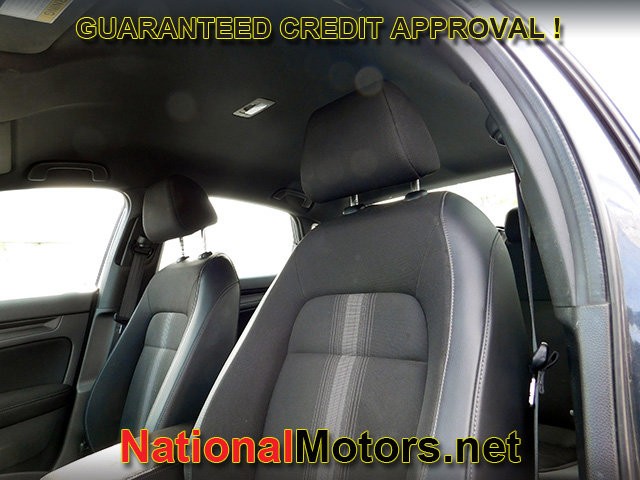 Honda Civic Sedan Vehicle Full-screen Gallery Image 09