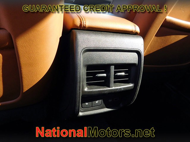 Cadillac XT4 Vehicle Full-screen Gallery Image 09