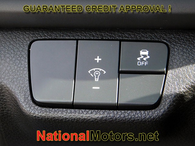 Kia Rio Vehicle Full-screen Gallery Image 21