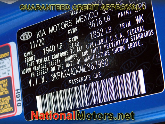 Kia Rio Vehicle Full-screen Gallery Image 22