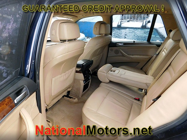 BMW X5 Vehicle Full-screen Gallery Image 09