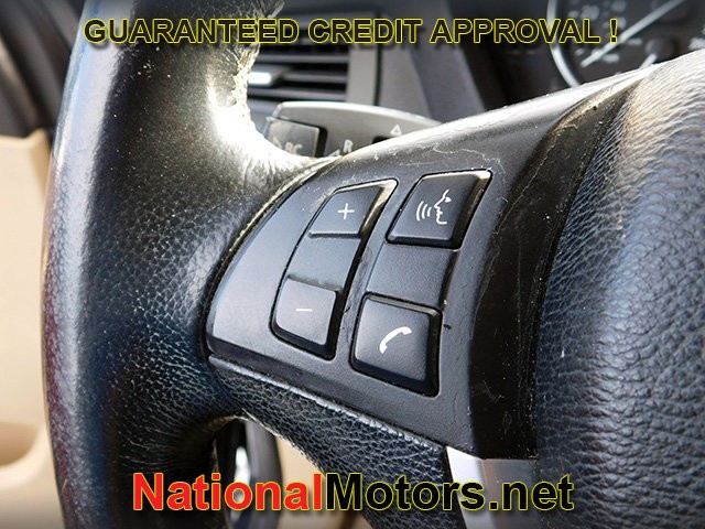 BMW X5 Vehicle Full-screen Gallery Image 23