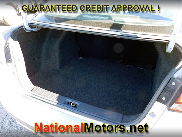Nissan Versa Vehicle Full-screen Gallery Image 06