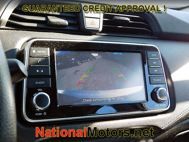 Nissan Versa Vehicle Full-screen Gallery Image 12