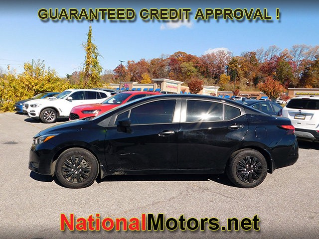 Nissan Versa Vehicle Full-screen Gallery Image 02