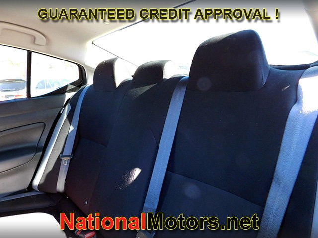 Nissan Versa Vehicle Full-screen Gallery Image 06