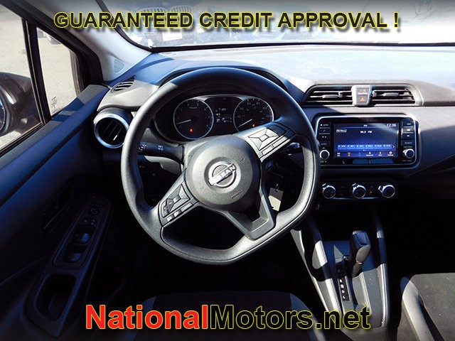 Nissan Versa Vehicle Full-screen Gallery Image 07