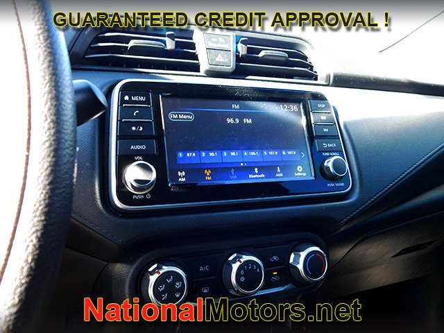 Nissan Versa Vehicle Full-screen Gallery Image 09