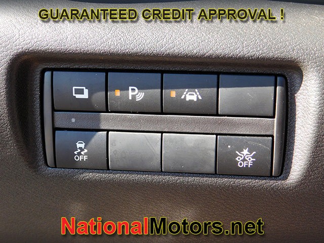 Nissan Versa Vehicle Full-screen Gallery Image 15