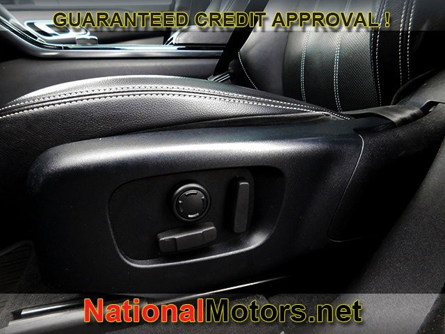 Land Rover Range Rover Velar Vehicle Full-screen Gallery Image 16