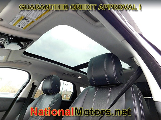 Land Rover Range Rover Velar Vehicle Full-screen Gallery Image 17