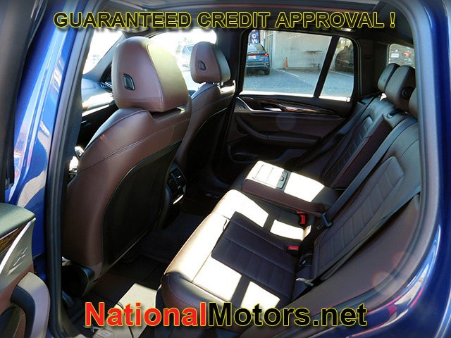 BMW X3 Vehicle Full-screen Gallery Image 12