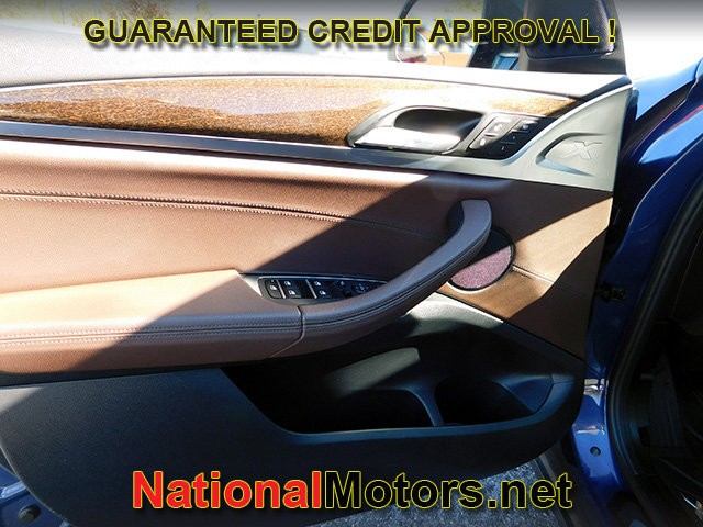 BMW X3 Vehicle Full-screen Gallery Image 15