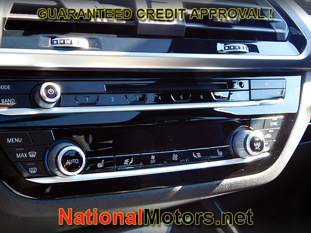 BMW X3 Vehicle Full-screen Gallery Image 22