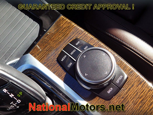 BMW X3 Vehicle Full-screen Gallery Image 24