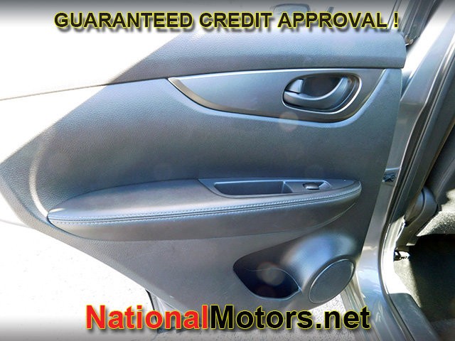 Nissan Rogue Sport Vehicle Full-screen Gallery Image 08