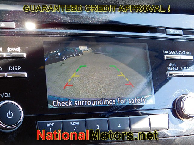 Nissan Rogue Sport Vehicle Full-screen Gallery Image 16