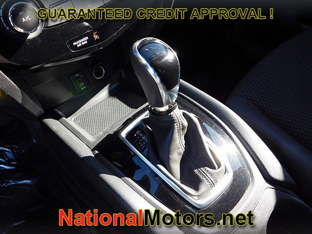 Nissan Rogue Sport Vehicle Full-screen Gallery Image 17