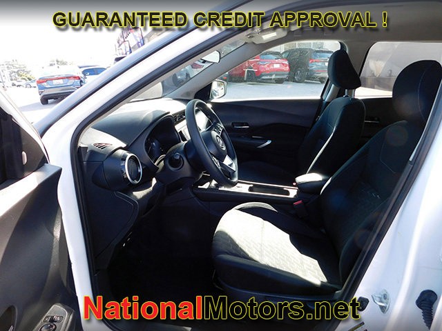 Nissan Kicks Vehicle Full-screen Gallery Image 12