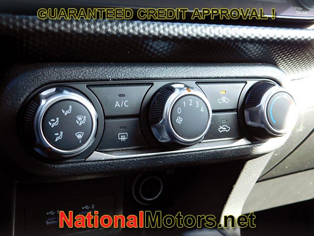 Nissan Kicks Vehicle Full-screen Gallery Image 15