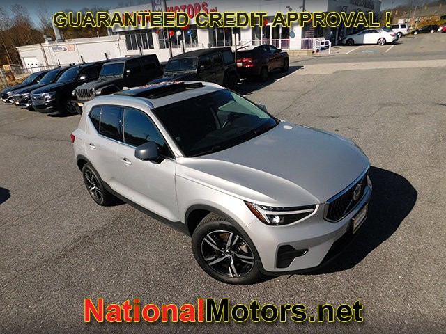 Volvo XC40 Vehicle Full-screen Gallery Image 02