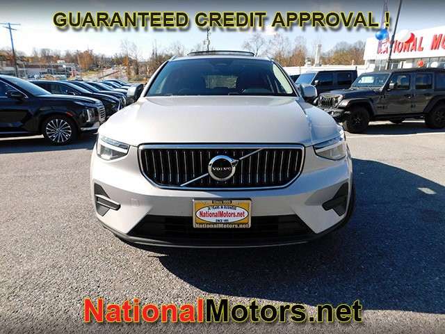 Volvo XC40 Vehicle Full-screen Gallery Image 03