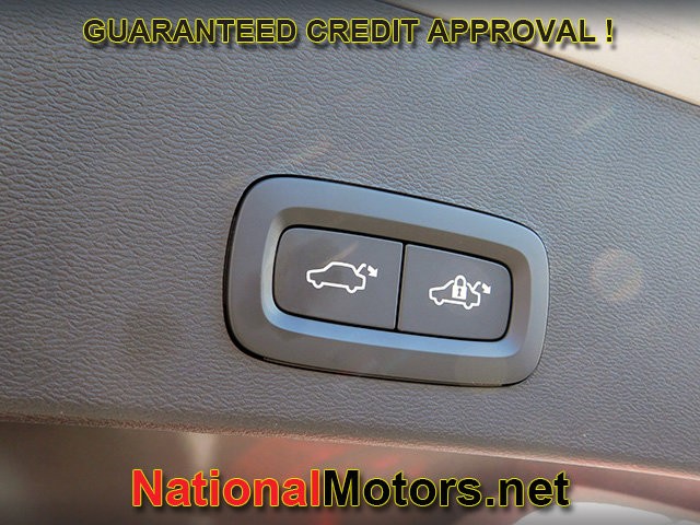 Volvo XC40 Vehicle Full-screen Gallery Image 08